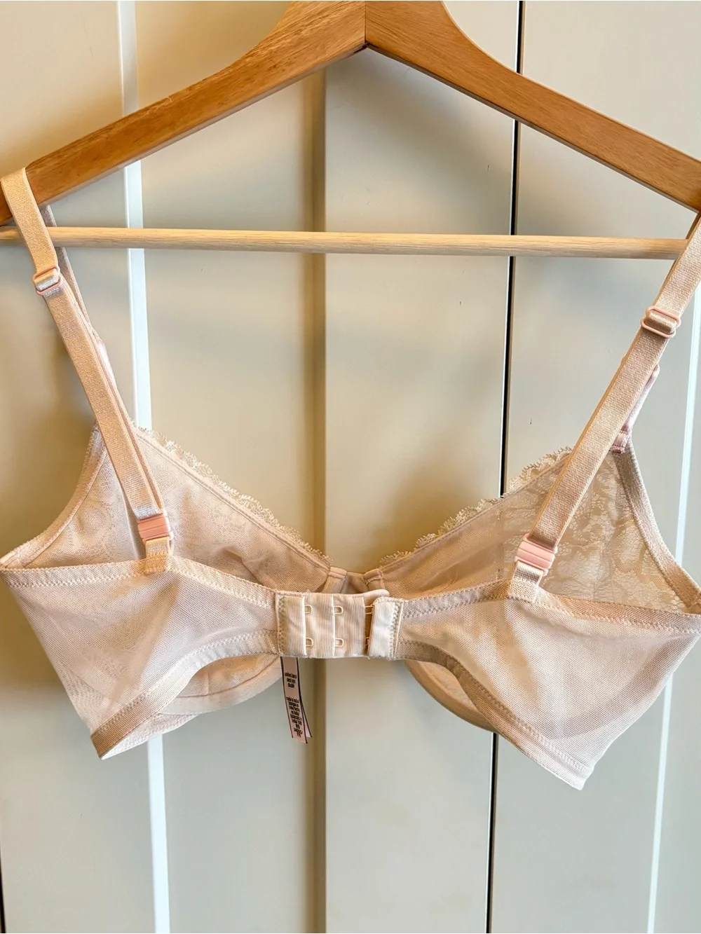 Victoria's Secret Light Nude Lace Underwire Bra - Picture 6 of 10